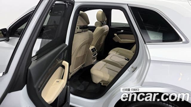 Audi Q5 2023 — ფოტო 3/18