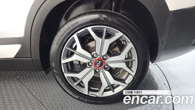 Kia Seltos 2019 — фото 5 из 20