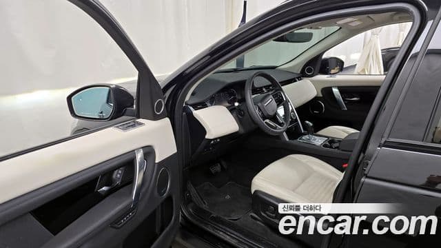 Land Rover Discovery Sport 2023 — фото 10 из 20