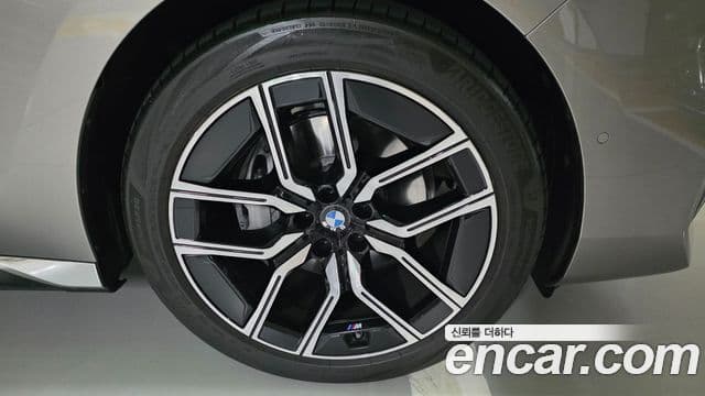 BMW 7 Series 2025 — Фото 18/19