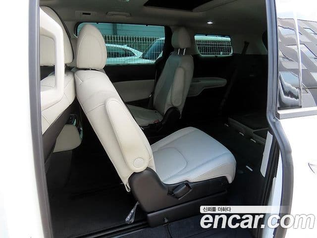 Kia Carnival 2022 — фото 5 из 20