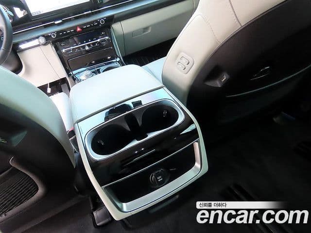 Kia Carnival 2022 — фото 13 из 20