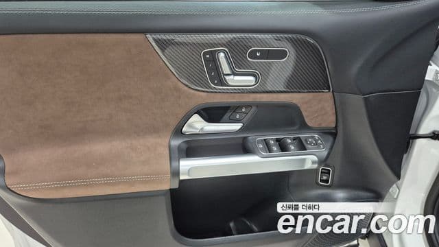 Mercedes-Benz GLB-Class 2025 — фото 7 из 20