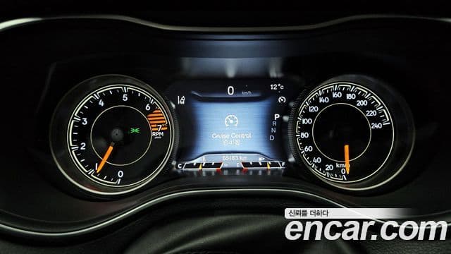 Jeep Cherokee 2020 — ფოტო 8/20