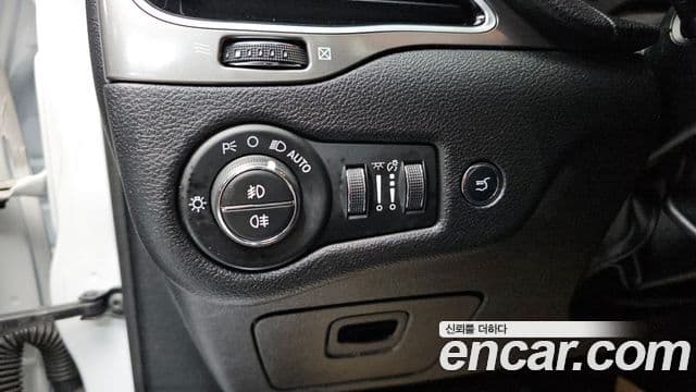 Jeep Cherokee 2020 — фото 14 из 20