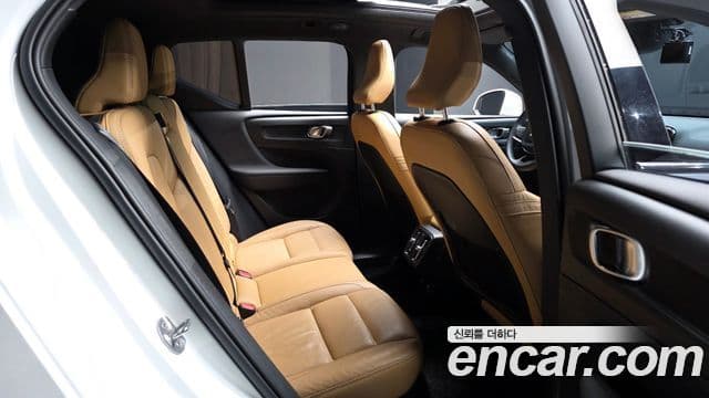Volvo XC40 2022 — Şəkil 12/20