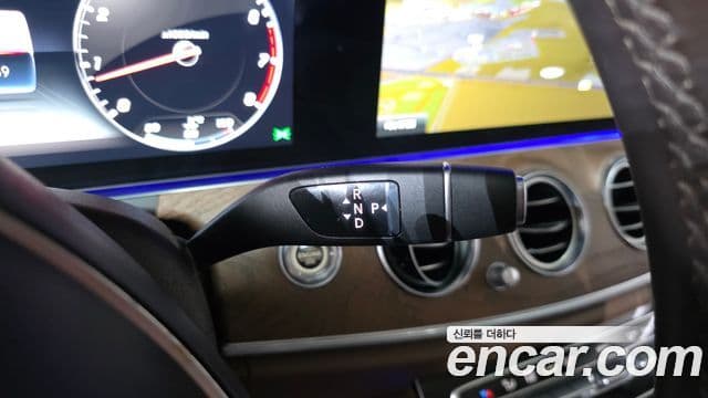Mercedes-Benz E-Class 2018 — Şəkil 9/20