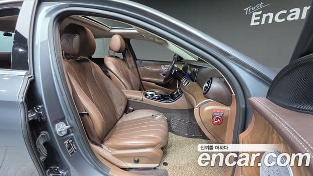 Mercedes-Benz E-Class 2018 — Şəkil 10/20