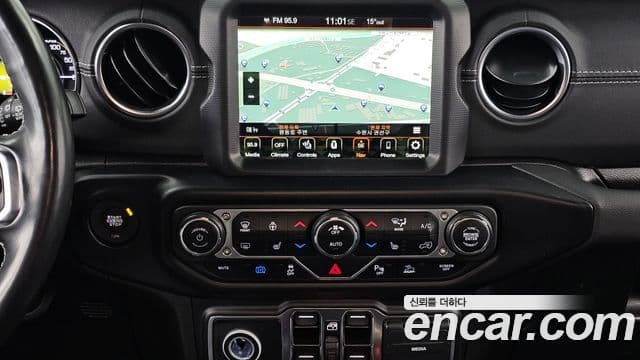 Jeep Wrangler 2022 — Şəkil 14/20