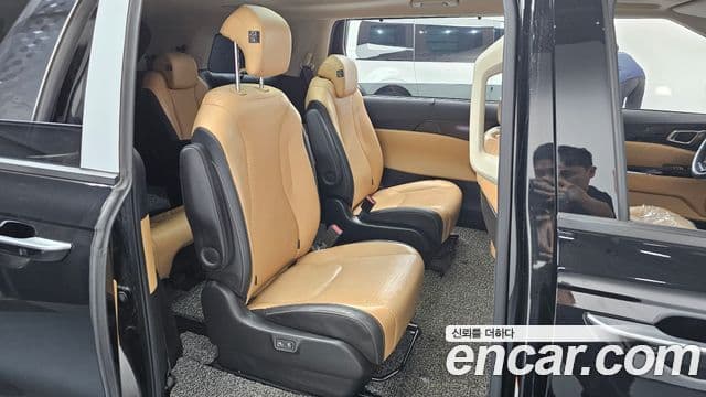 Kia Carnival 2021 — фото 12 из 20