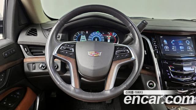 Cadillac Escalade 2018 — Фото 13/20