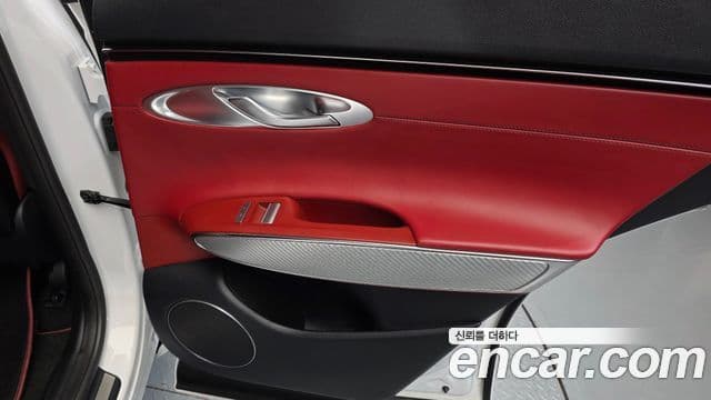 Genesis GV70 2021 — Photo 26/33