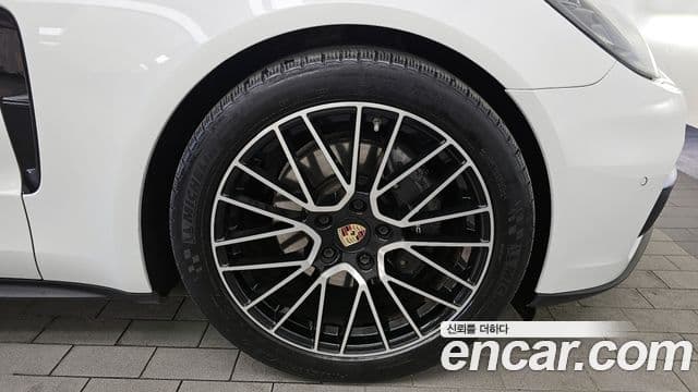 Porsche Panamera 2018 — Photo 34/35