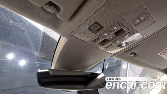 Volkswagen Tiguan 2021 — ფოტო 18/20