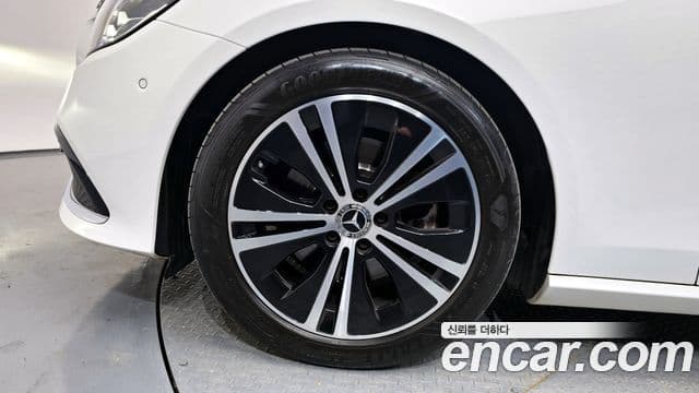 Mercedes-Benz E-Class 2021 — ფოტო 5/20