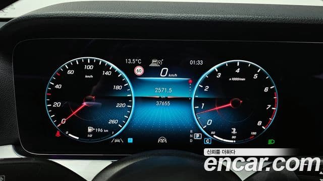 Mercedes-Benz E-Class 2021 — ფოტო 8/20