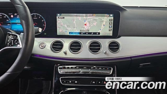 Mercedes-Benz E-Class 2021 — фото 13 из 20