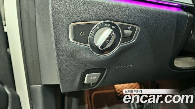 Mercedes-Benz E-Class 2021 — ფოტო 17/20