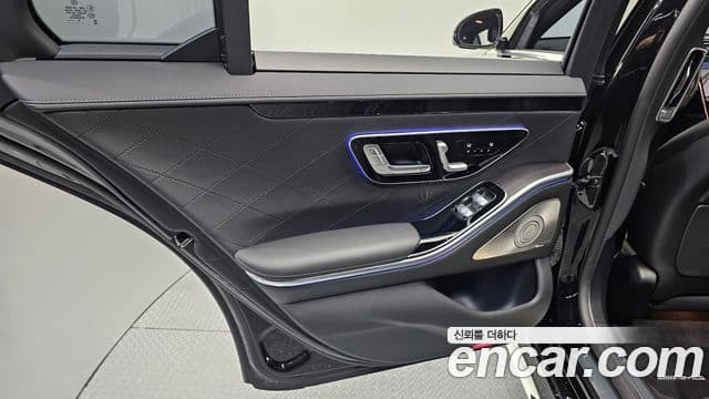 Mercedes-Benz S-Class 2023 — Photo 27/30