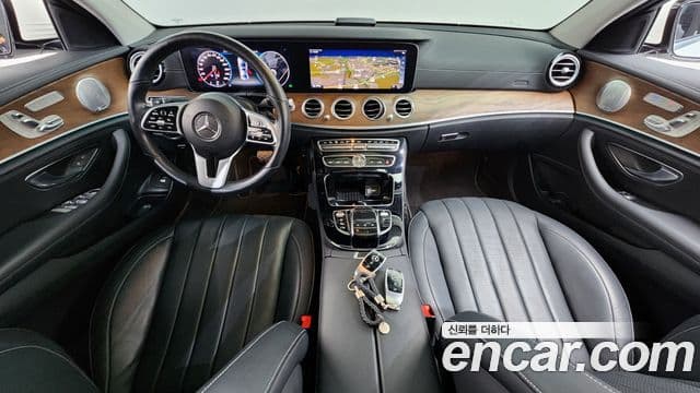 Mercedes-Benz E-Class 2019 — ფოტო 7/20