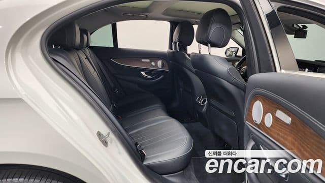 Mercedes-Benz E-Class 2019 — ფოტო 11/20