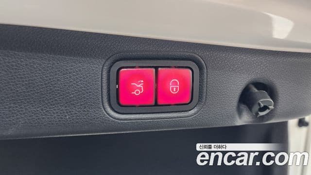 Mercedes-Benz E-Class 2019 — ფოტო 17/20