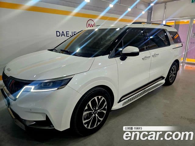 Kia Carnival 2023 — фото 1 из 20