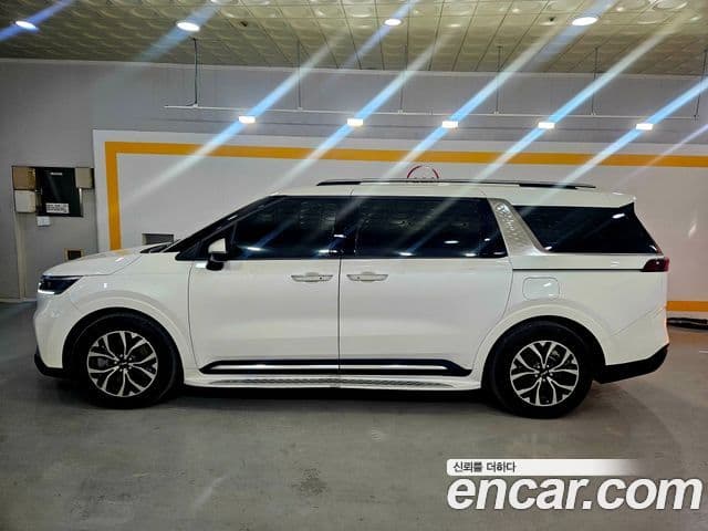 Kia Carnival 2023 — фото 6 из 20