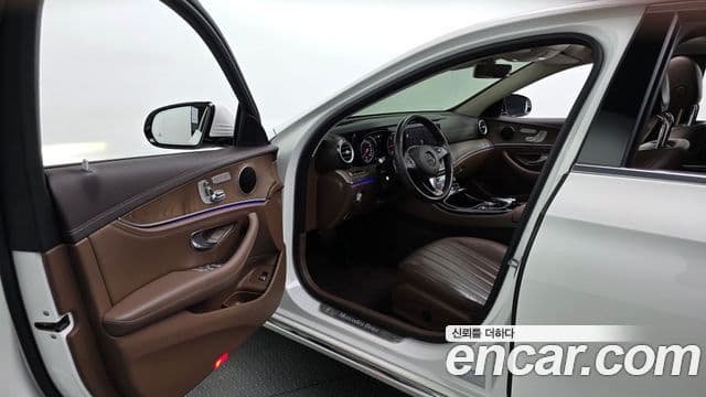 Mercedes-Benz E-Class 2018 — Фото 10/20