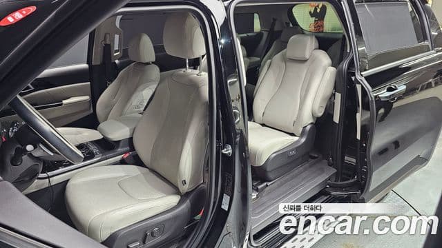Kia Carnival 2023 — фото 10 из 20