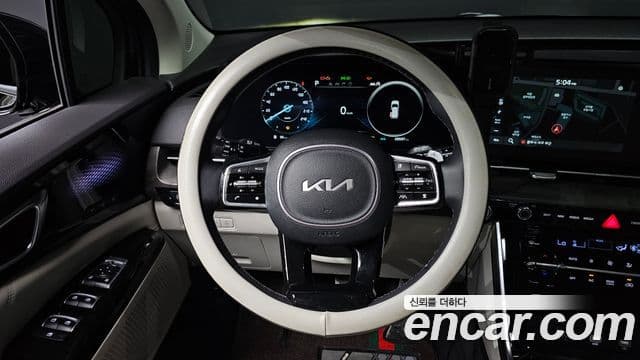 Kia Carnival 2023 — фото 13 из 20