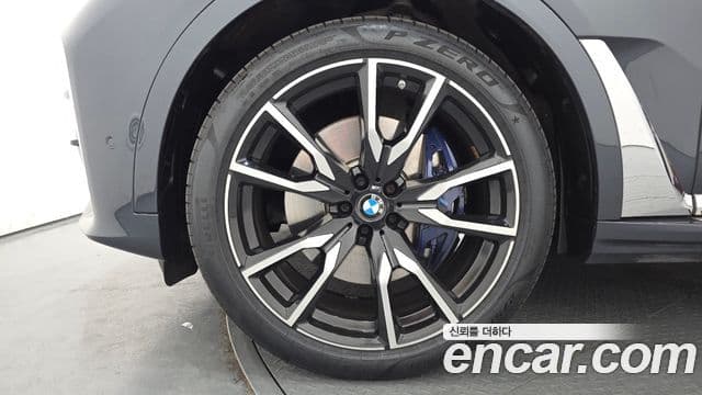 BMW X7 2022 — ფოტო 8/20