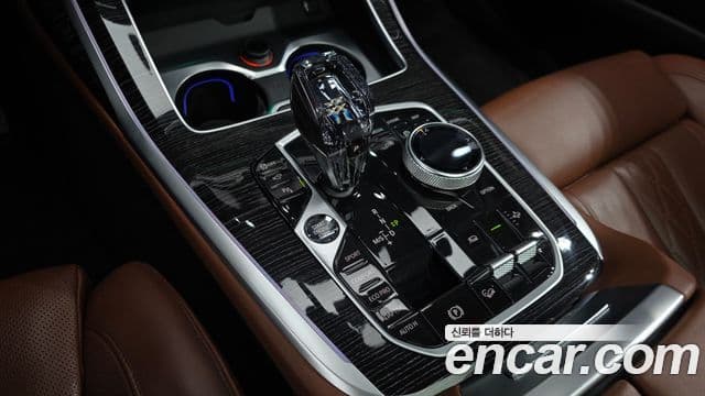 BMW X7 2022 — ფოტო 13/20