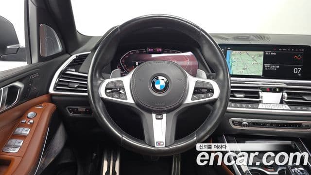 BMW X7 2022 — ფოტო 16/20