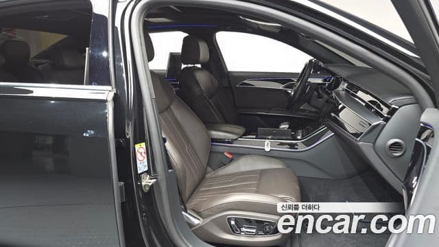 Audi A8 2020 — фото 12 из 20