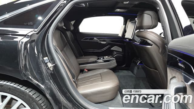 Audi A8 2020 — фото 13 из 20