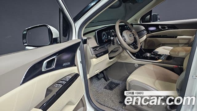 Kia Carnival 2021 — фото 11 из 20