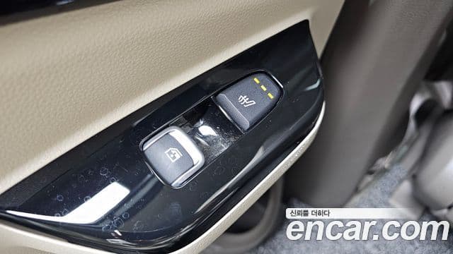 Kia Carnival 2021 — фото 18 из 20