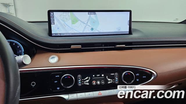 Genesis GV70 2021 — ფოტო 14/20
