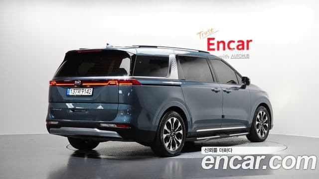Kia Carnival 2021 — фото 2 из 20