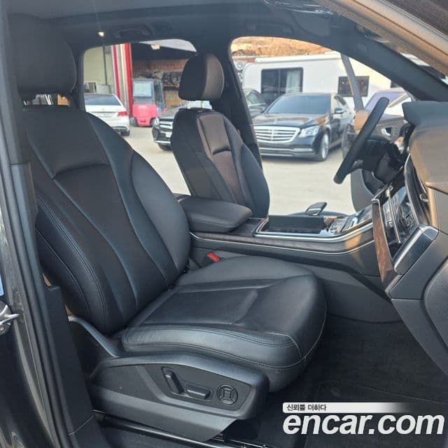 Audi Q7 2022 — ფოტო 13/19