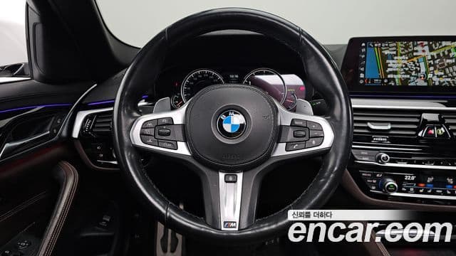 BMW 5 Series 2018 — ფოტო 13/20