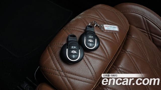 Mini Cooper S Convertible 2022 — фото 17 из 20