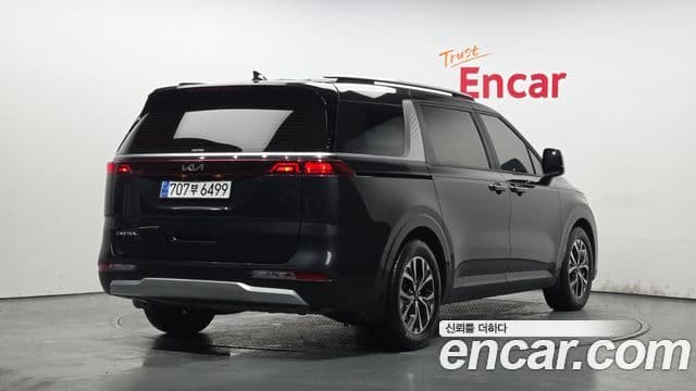 Kia Carnival 2023 — фото 2 из 20