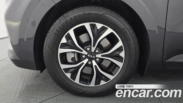 Kia Carnival 2023 — Фото 5/20