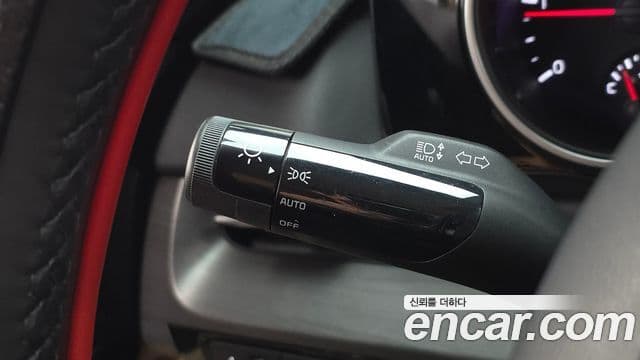 Kia Carnival 2023 — ფოტო 18/30