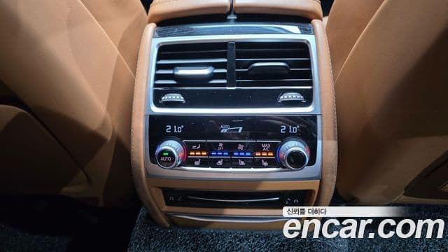 BMW 7 Series 2020 — ფოტო 18/20