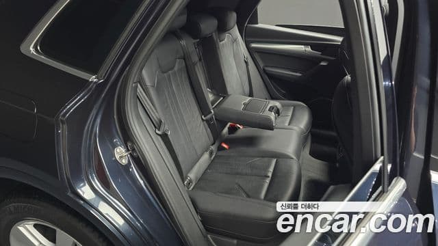 Audi Q5 2020 — Photo 21/34