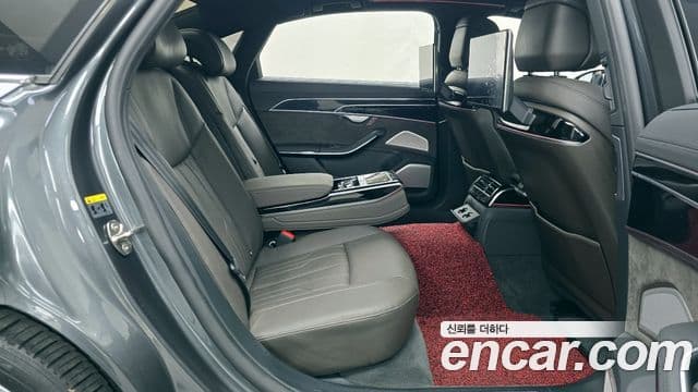 Audi A8 2021 — Şəkil 12/20