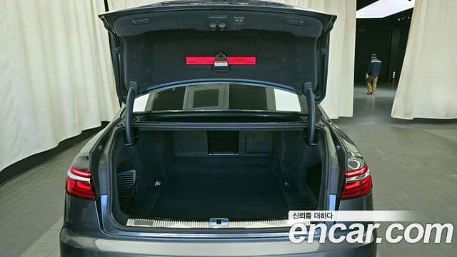 Audi A8 2021 — фото 20 из 20